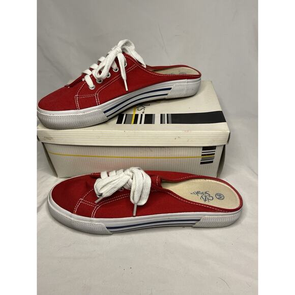 City Sneaks Slip-On Sneakers Women’s Size 8.5 Red Shoe Christmas Canvas Casual - Picture 3 of 11